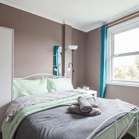 Shirley House 1, Guest House, Self Catering, Self Check In With Smart Locks, Use Of Fully Equipped Kitchen, Walking Distance To Southampton Central, Excellent Transport Links, Ideal For Longer Stays Extérieur photo